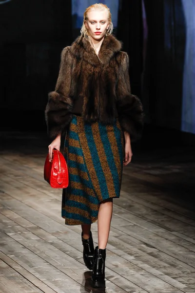 Look 12